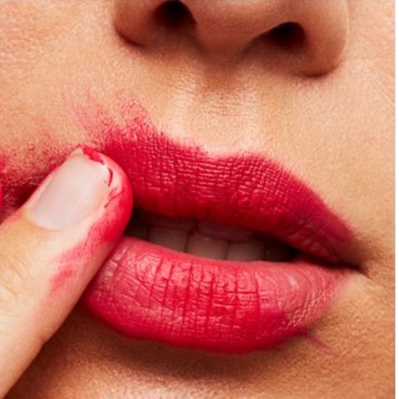 MAC Retro Matte Lipstick Relentlessly Red - Picture 15 of 16